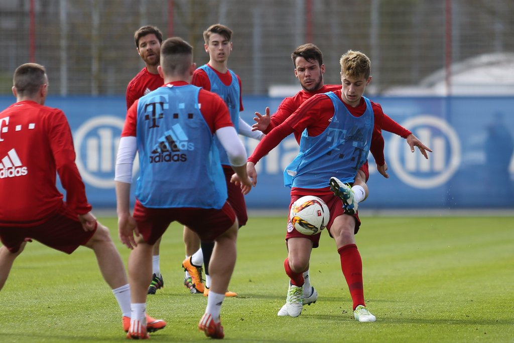 FCBayernEN's tweet image. Good workout for the first team as they took on the youngsters in a practice game. It finished 2-0 to #Ribéry &amp;amp; Co!