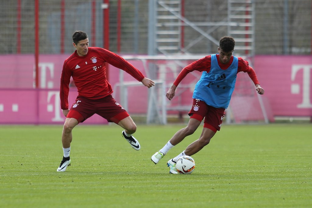 FCBayernEN's tweet image. Good workout for the first team as they took on the youngsters in a practice game. It finished 2-0 to #Ribéry &amp;amp; Co!
