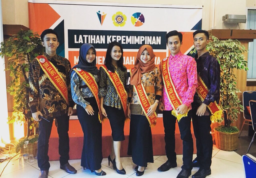 #OnDuty Bujang Gadis POLSRI saat menghadiri acara pembukaan LKMMN VI, yang diselenggarakan oleh <a href="/BEMPolsri/">BEM Polsri</a>