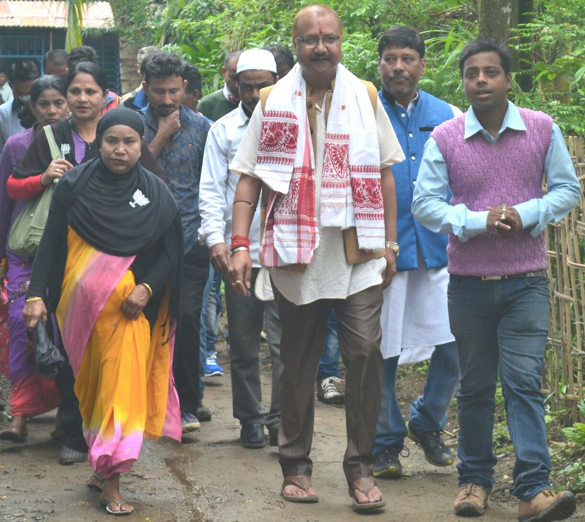 BhaskarSharma_'s tweet photo. Seeking blessings #vote4Bjp https://t.co/GGyvSNBfNQ