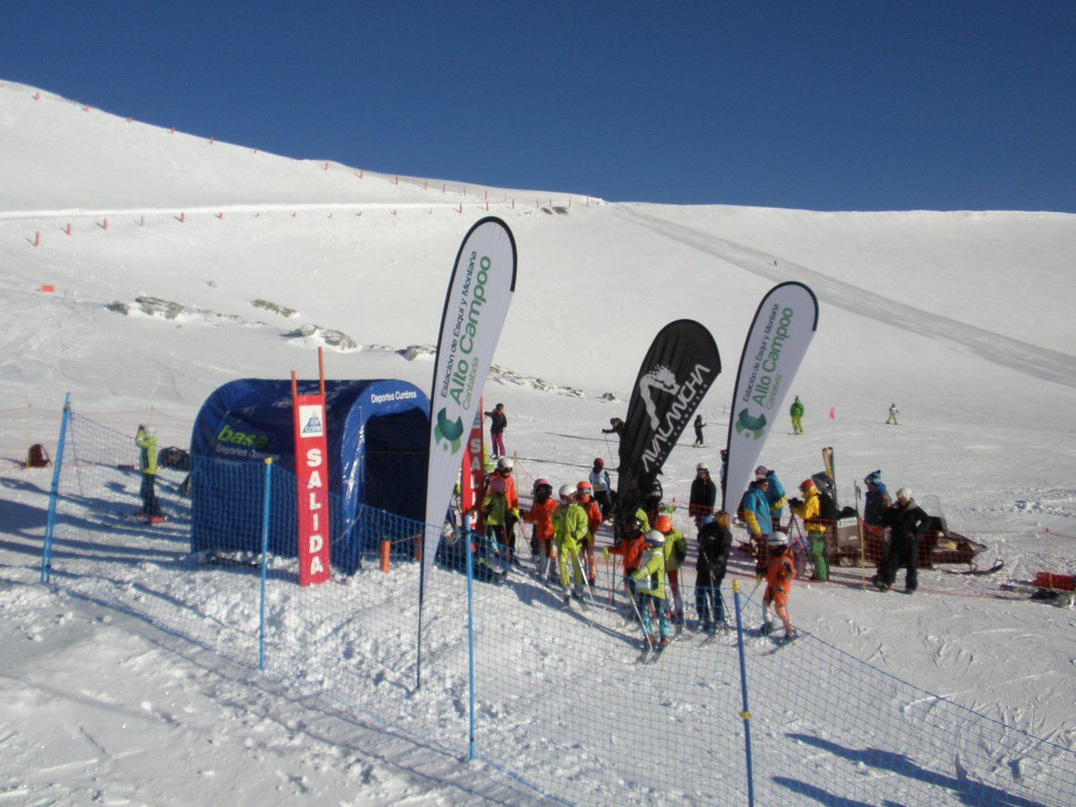 Alto_Campoo's tweet photo. Este sábado día 2 es el Trofeo Coca Cola-IV Copa Cordillera Cantábrica #TengoGanasDeNieve https://t.co/4CBLHYnW0k https://t.co/SjJ7ufQpXJ