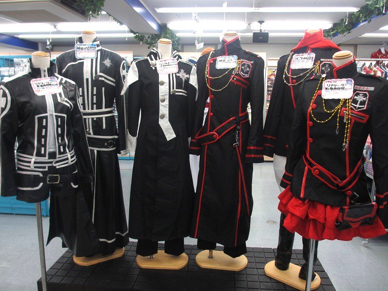 らしんばん池袋本店コスプレ ドール館 アカウント統合しました Na Twitteru らしんばん池袋本店衣装館 衣装館の入り口ステージが ｄ ｇｒａｙ ｍａｎに変わっております ぜひぜひ店頭にてご覧くださいませ 第二期団服は背中もお揃いでかっこいいので