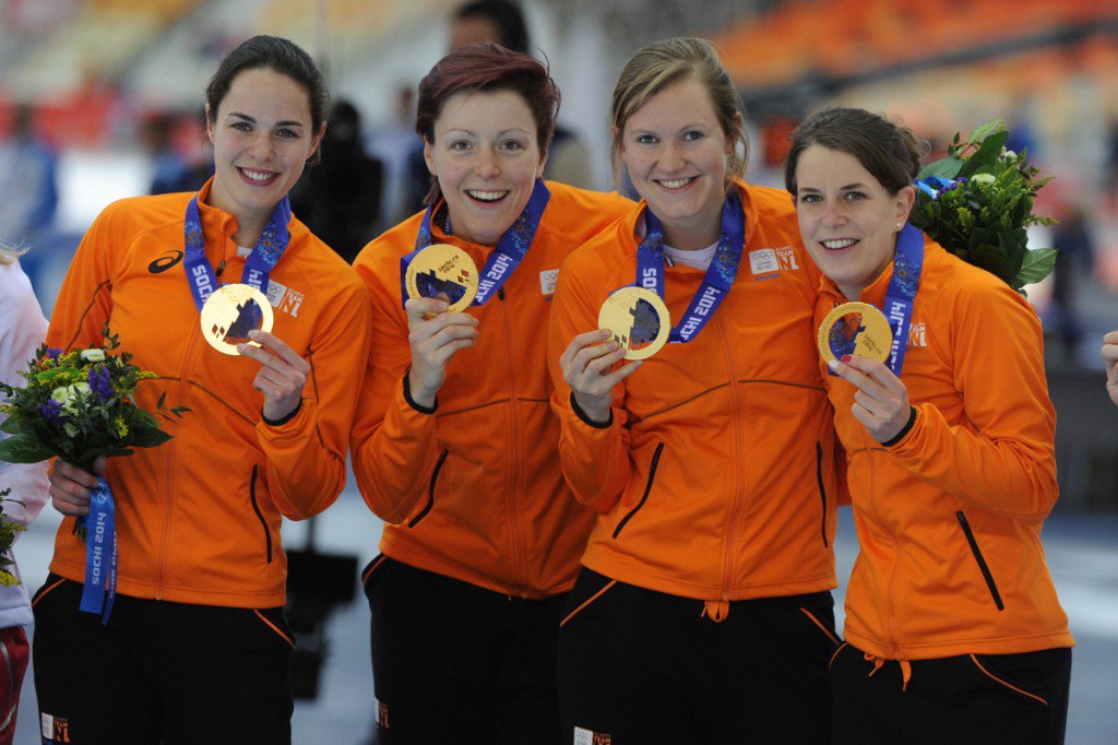 TeamCorendon's tweet image. Kies jouw hoogtepunt van 5 jaar @corendon en maak kans op 1 v/d 6 gesigneerde schaatspakken: teamcorendon.nl/actiepagina/?s…