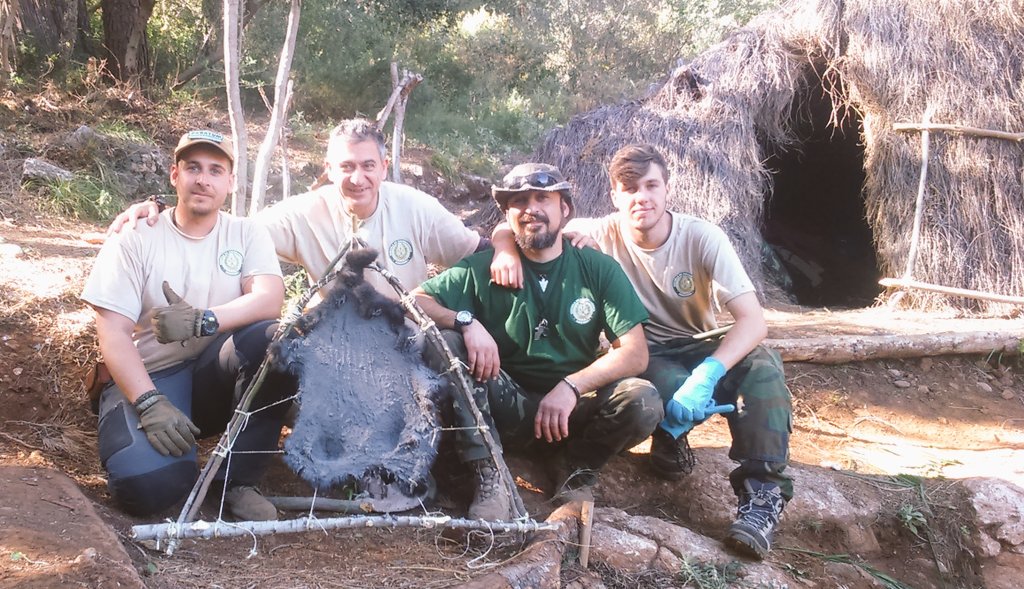 GallartNacho's tweet photo. Magníficos resultados en la clase de #curtido con técnicas #primitivas @ES_anaconda https://t.co/PW4whScevm