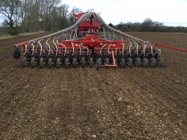 Weaving_Mach's tweet photo. #drill setup was busy last week, this #GD6000T got going last Saturday. #dd #notill #clubhectare #springdrilling https://t.co/0wVItQaXzX