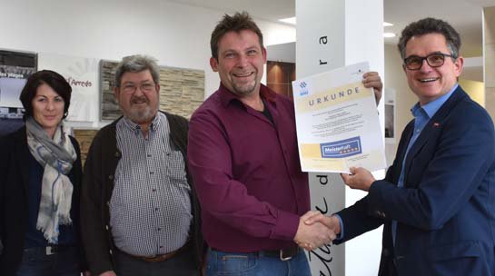 Meisterhafte Leistungen: Der ZDB hat den Fliesenfachbetrieb Schlenker-Fliesen ausgezeichnet. fliesenundplatten.de/schlenker-flie…