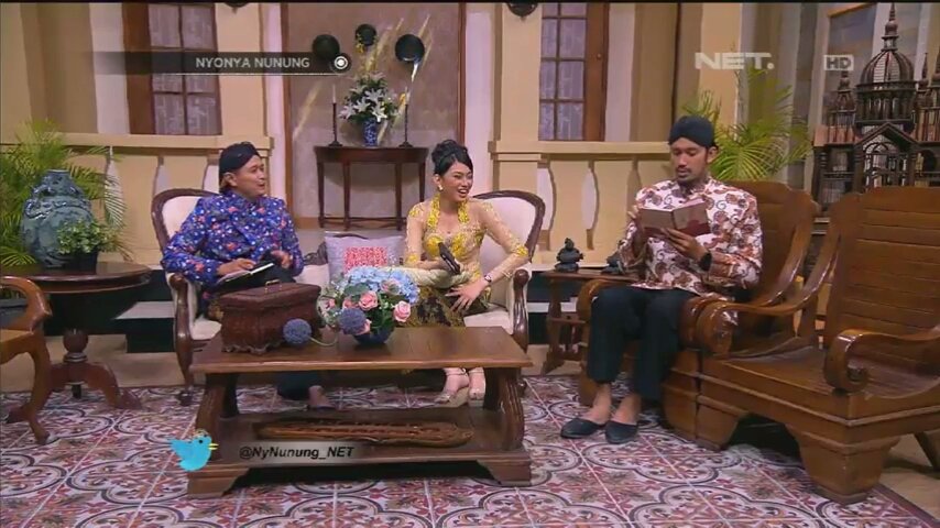 lagi nonton <a href="/M_DesyJKT48/">.</a> di <a href="/NyNunung_NET/">Nyonya Nunung</a>,cantik banget mba Desy (^_^) #DariFansUntukFans2 #DesyJKT48NyNunungNetTV