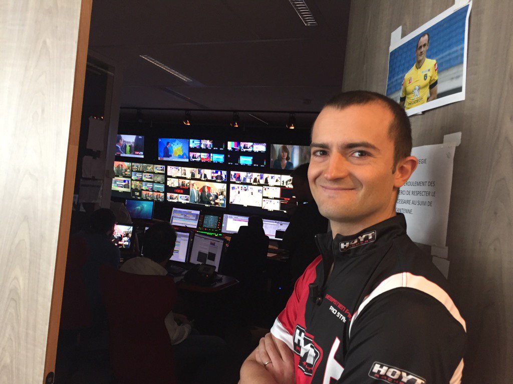 Seb PEINEAU prêt à entrer sur le plateau de L'Equipe 21!