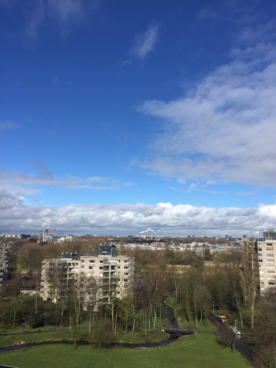 RoelLangius's tweet photo. Na regen kwam zonneschijn. Amsterdam. Boven op het dak van een flatgebouw. #calculatiebureau #meten https://t.co/1wfcRFOQGc