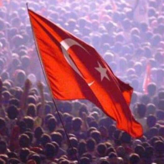 Bir ateş yakılır, sönmez bir daha 
Bu bayrak gönderden inmez bir daha.  

Abdurrahim Karakoç