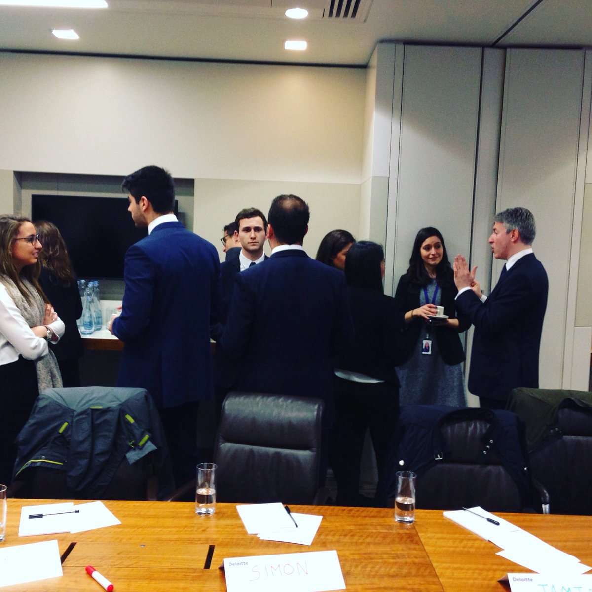 Lee_UJS's tweet image. Look at these students network away! @UJS_UK #deloitte #Insight day