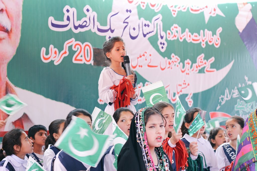 PTIHazara's tweet photo. PTI led GoKP has taken responsibility of Reconstructing Quake Hit Schools
 -- Imran Khan

#YouIgnoredWeRebuild https://t.co/TkkuhycswU