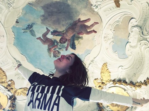 ZelebSpain's tweet photo. Maria Valverde aprovecha sus vacaciones para visitar una ciudad de cuento...  🍝💼  https://t.co/jVz9u3pcR6 https://t.co/uPFKRlolbG