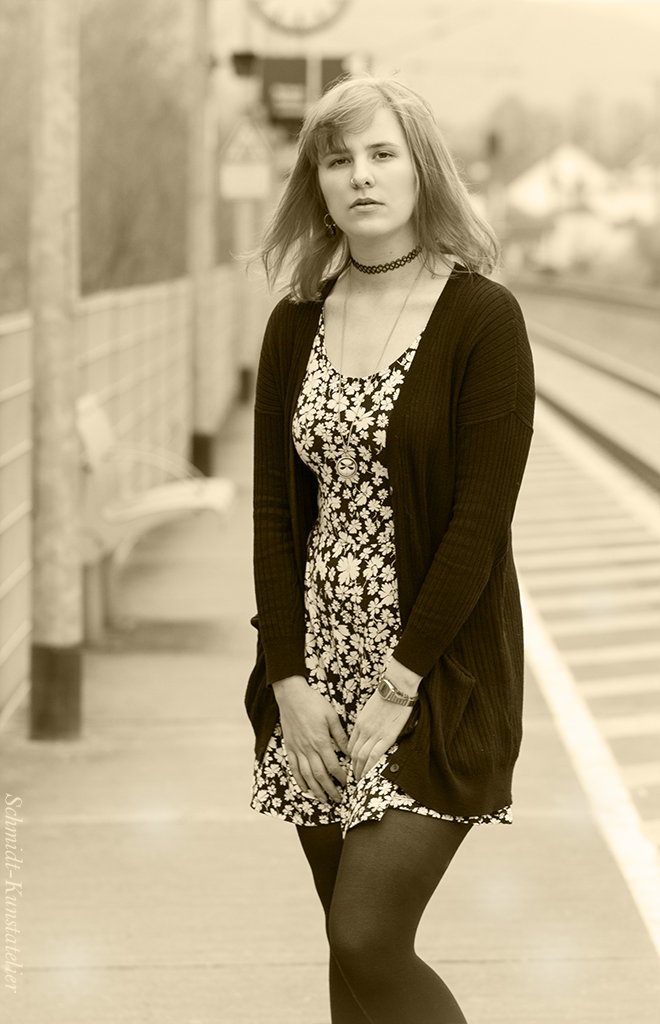 SKunstatelier's tweet photo. #Fotografie #Outdoor #AvailableLight #Auf den ersten Blick #Zug #Liebe #Begegnungen #Girl #Love #Model #LauraSchmidt https://t.co/mYz06MiWHt
