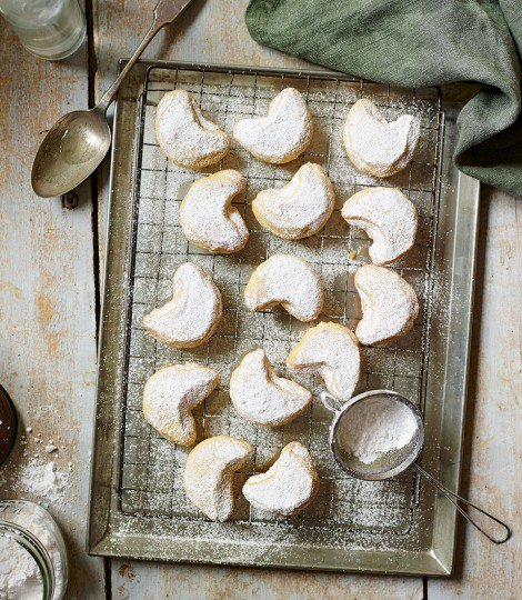 deliciousmag's tweet photo. These Greek kourabiedes biscuits make a change from your afternoon bourbon 
https://t.co/WtvMgHU9pu https://t.co/2O5HWUtAct