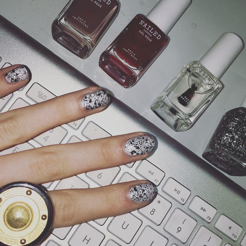 cocosmithstyle's tweet photo. New nails from @nailed_london by @rosiefortescue ... Totally obsessed with this marble eff… https://t.co/UKL7vfzwIA https://t.co/IJYc9ZP3wq