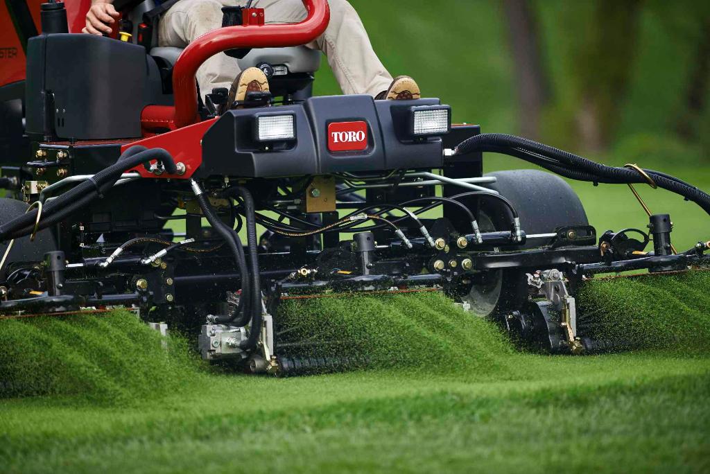 ToroGolf's tweet photo. Always leave your greens and fairways looking their absolute best using #EdgeSeries reels. https://t.co/2i8LjqgXs9 https://t.co/GdNBqQNoIW