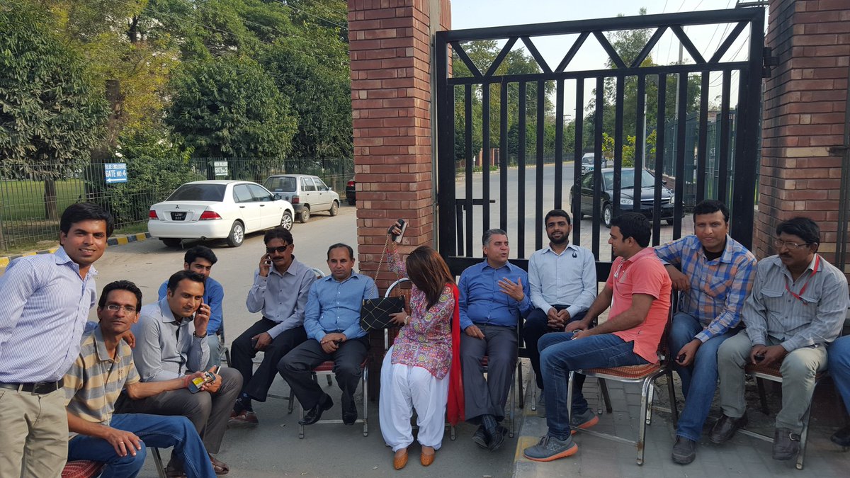 SultanShah1's tweet image. PCB after damaging the Pakistani Cricket keepin media out of their jurisdiction #MediaProtest #Pathetic @najamsethi