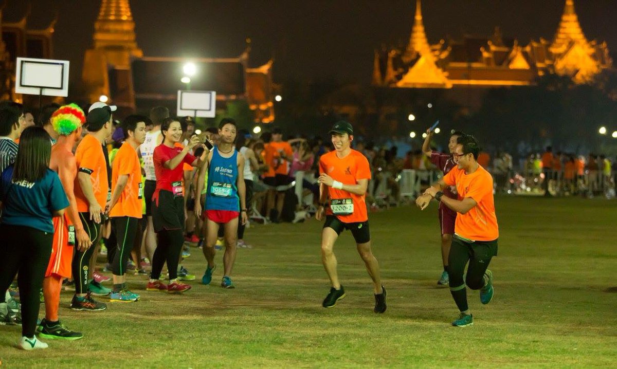 kaeriko_k's tweet photo. @NATsakdatorn ภาพจาก FB #ASICSCITYRELAY #relaythenight #ASICSThailand #ASICSGoRunIt https://t.co/GS0xxKUCMU https://t.co/R0hz3j6QFa
