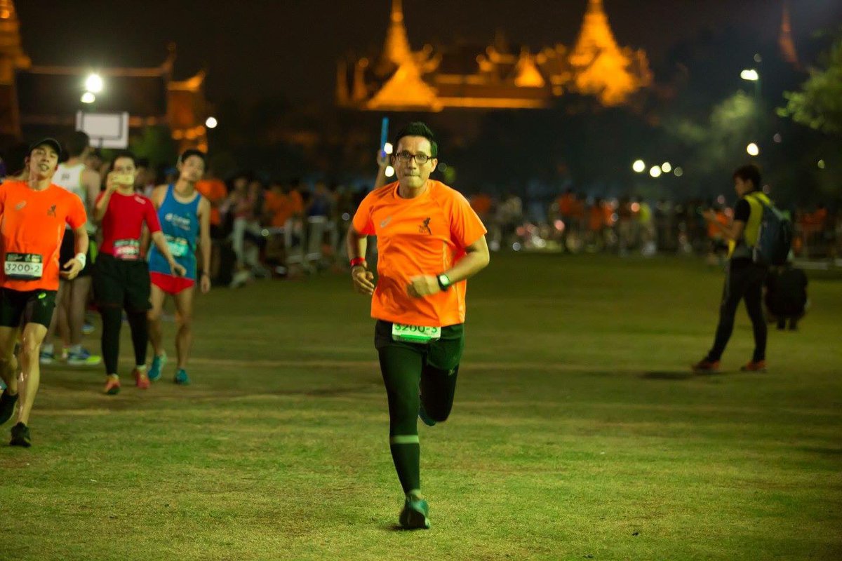 kaeriko_k's tweet photo. @NATsakdatorn ภาพจาก FB #ASICSCITYRELAY #relaythenight #ASICSThailand #ASICSGoRunIt https://t.co/GS0xxKUCMU https://t.co/R0hz3j6QFa