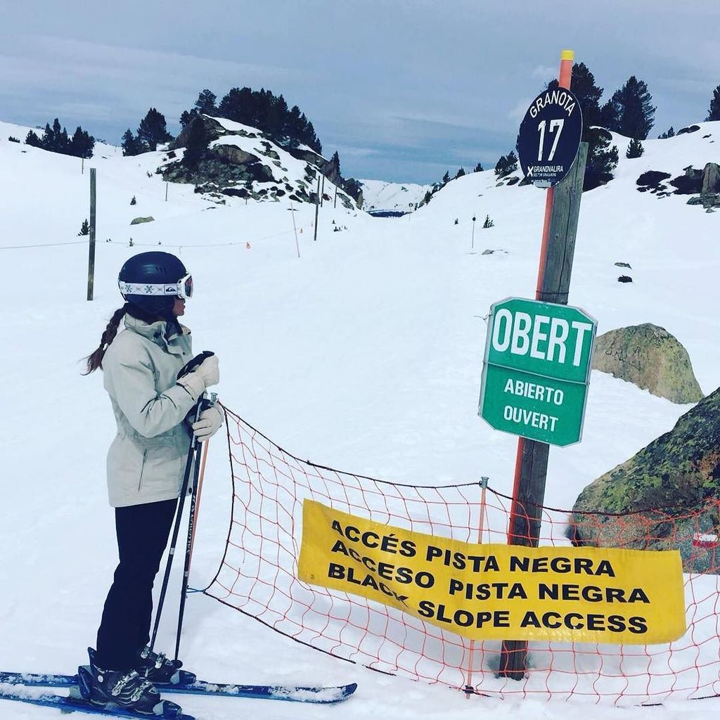 SoldeuFocus's tweet photo. My fourth day of ski ⛷⛷ #notbad #ski #blackslopes #powder #snow #holidays #proud #best #te… https://t.co/oRCqFg4qgW https://t.co/zf8hyW2gwa