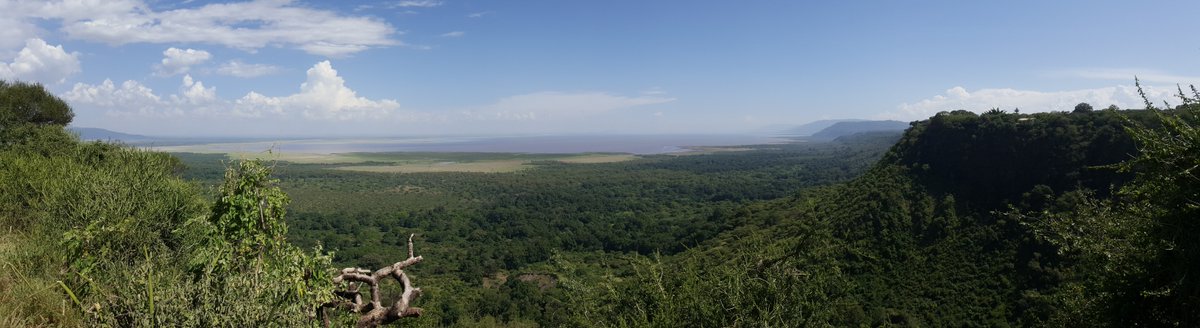 imixsed's tweet photo. Looking south over Lake Manyara, East Africa Rift System, TZ. @IMIXSED 'Moduli' demo catchment in eastern basin. https://t.co/JAvt6XRcz2