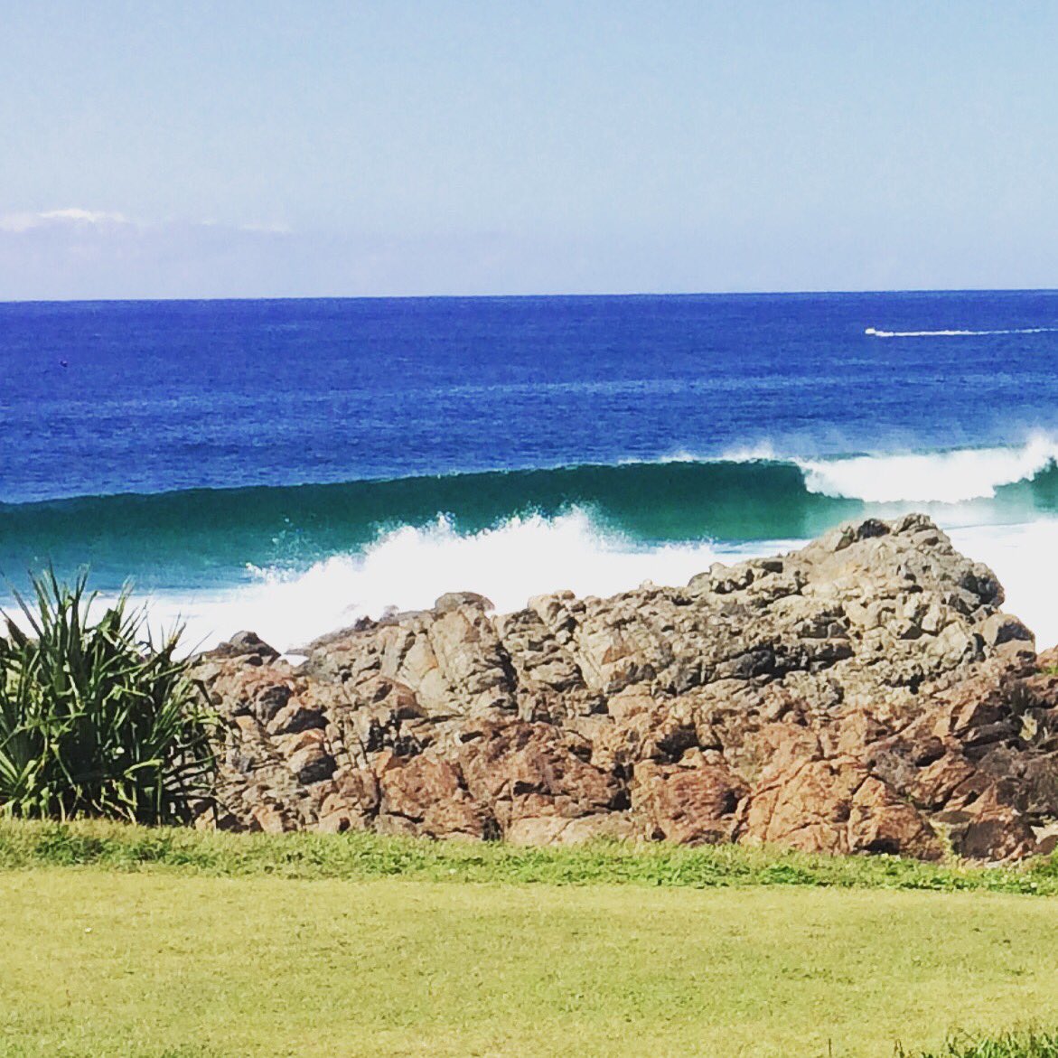 MattMulquin's tweet photo. Was blessed to enjoy some North coast fun this morning. Even scored an empty lineup. Wooh!!! https://t.co/VkPyalBbKn
