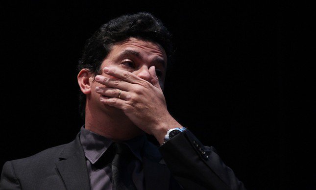 JornalOGlobo's tweet photo. Na internet, 100 mil pedem saída de Moro; 700 mil querem que ele fique. https://t.co/4mTUREtMJL [@LauroJardim] https://t.co/FP605mXybG
