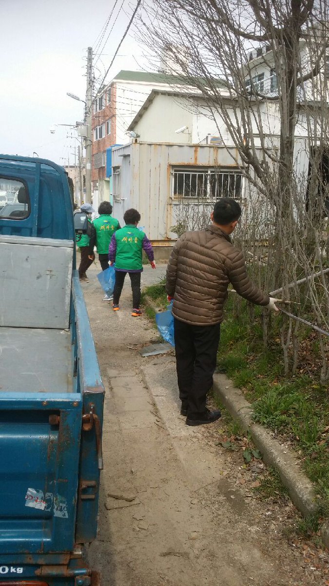 기장읍.정관읍새마을협의회. 부녀회 에서는 2016.3.29(화) 14:00~ 부터 각읍면새마을지도자들이 참석 하여 관내 환경정비활동을 펼쳤다.