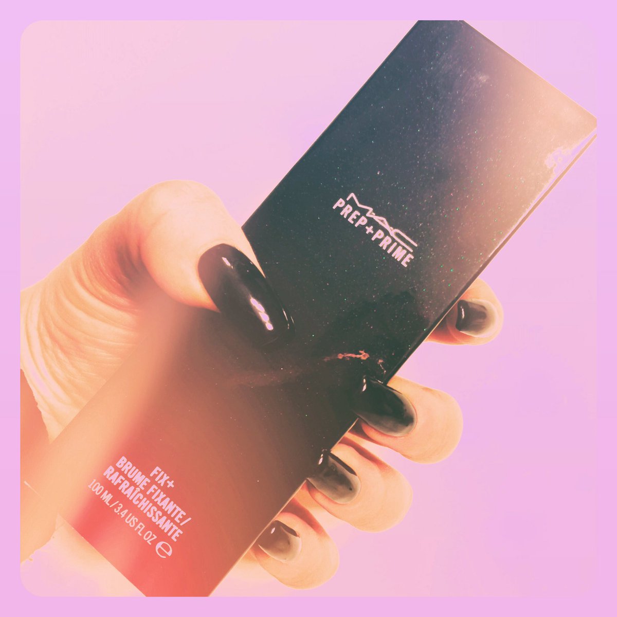 AHighYellaBella's tweet photo. #mornings #slightbeat #highlightandcontour #morphie #katvond #realtechniques #maccosmetics #morphiebrushes #evian💋 https://t.co/lVK6OdLjH4