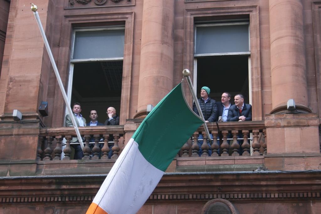 dwdepaor's tweet photo. Great @Thebankbar vantage point for those viewing the #EasterParade2016 #Ireland2016 https://t.co/VPqY54nK76