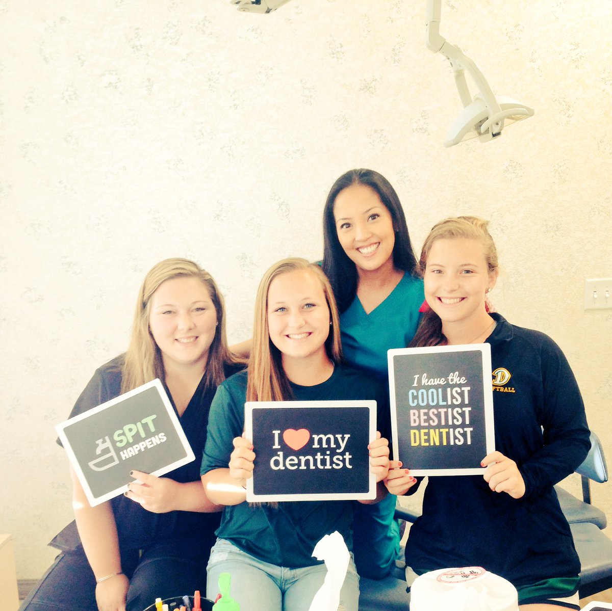 Bmpmagicdocs's tweet image. Dr Parsons has a fan club with the Trickley sisters!     😁😎#dentistlovin #beautifulsmiles #bmpmagicsoctors
