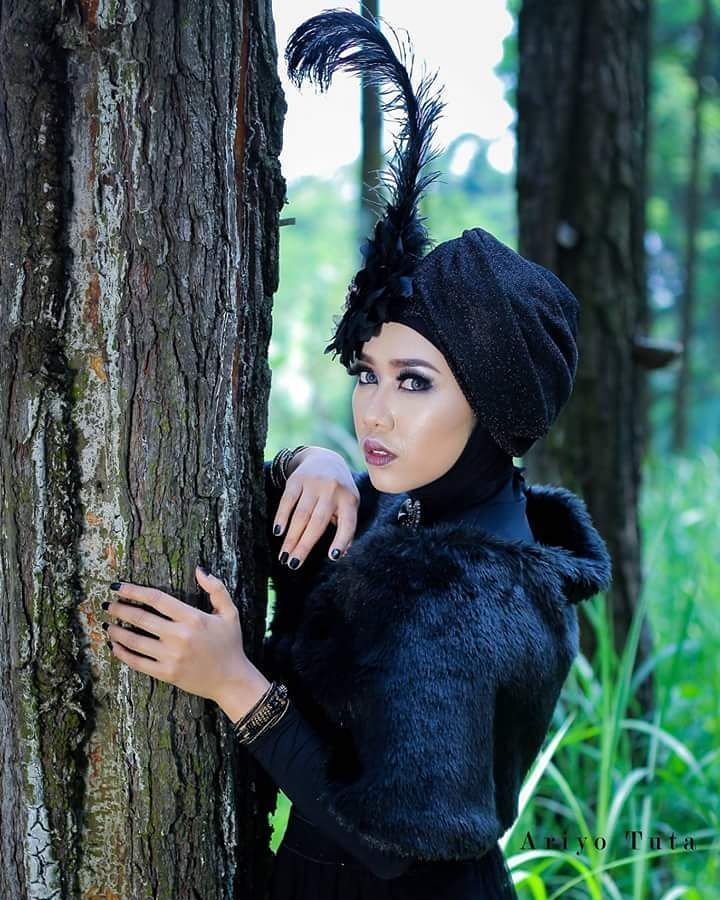 a_p_i_k's tweet photo. Inframe @ovita_swan
Mua @indio_raina
Wardrobe @indio_raina
Suport @autumn_photowork
Thanks @onnie_dh
. . . . #hijab… https://t.co/GGiQmKlzze