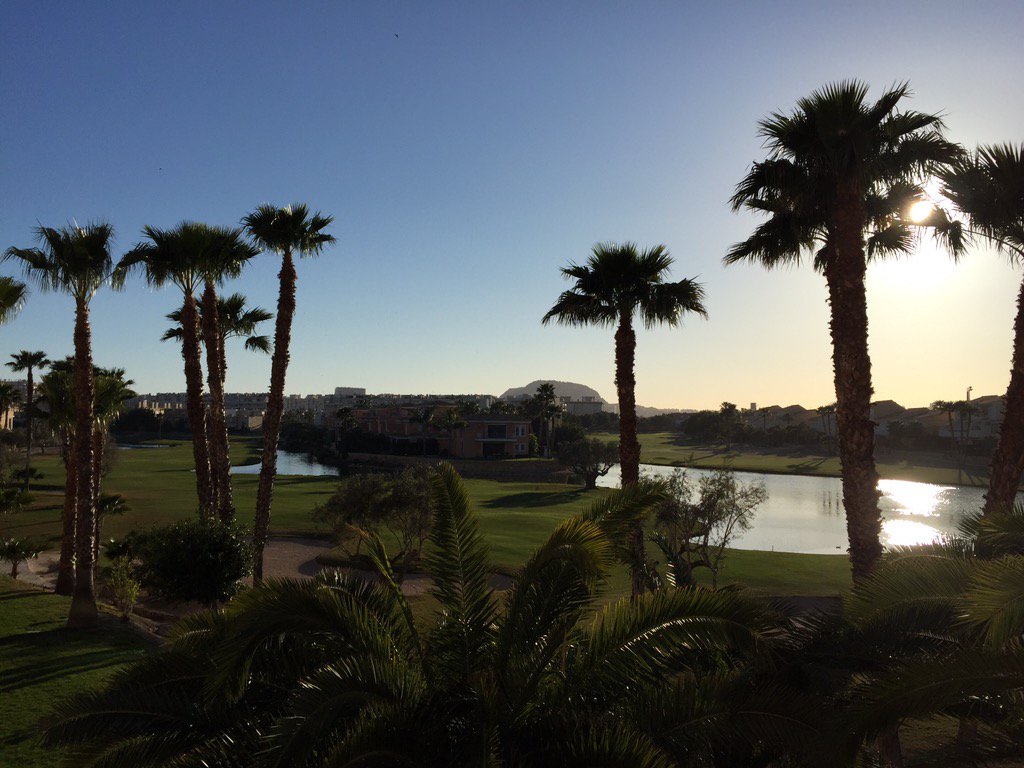 ALCaftersun's tweet photo. Hay vistas que relajan #golf @HAlicanteGolf #Alicante https://t.co/Zhs3znsh3D