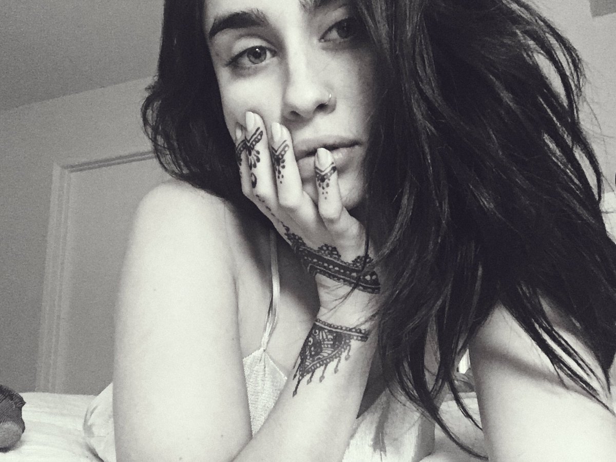 LaurenJauregui's tweet photo. 🌸 https://t.co/UxBiQcCOgi