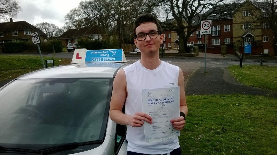 IndependentDB's tweet photo. Two great first #testpasses today! Well done Dan and Ben! #drivinglessons #Bournemouth #drivingtest #firsttimepass https://t.co/lz8GL8N5Qw