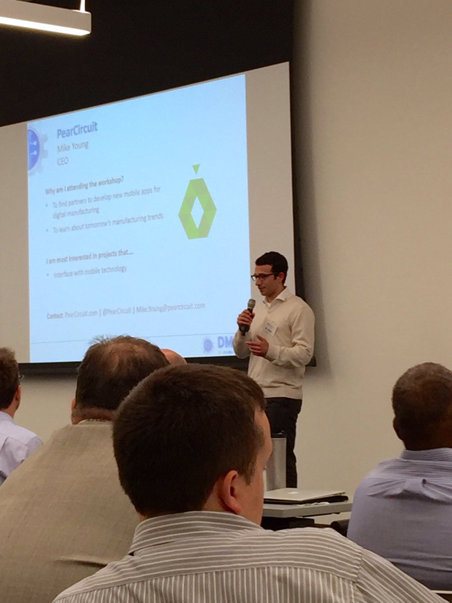 PearCircuit's tweet photo. Halftime at @DMDII_'s #DMDIIWorkshop. This is fun!
Here's a pic of Mike explaining what PearCircuit's all about. https://t.co/2hONFu5e9h