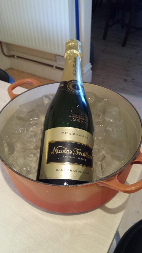 ChampagneGuruUK's tweet photo. #ImprovisedIceBucket for @FeuillatteUK 2006 #BlancdeBlancs with goodies from today's @StDogsMarket @CardiganBayFish https://t.co/cJXqJ1NQbC