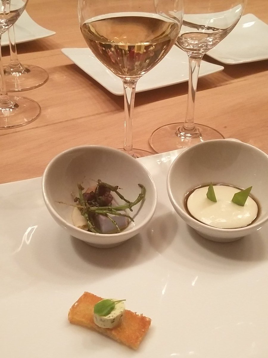 Wine_Native's tweet photo. @OpenPiron @LeChaponFin suite de la dégustation #winelovers https://t.co/lKgZFQHr9b