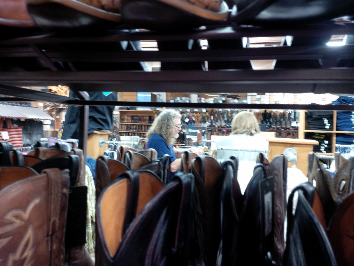 CathieGryfe's tweet photo. Shopping at Allen's and who should drop by? #LoveAustin https://t.co/YZbT8I24JF