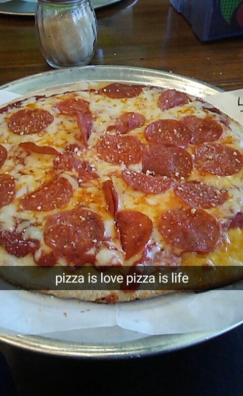 princesskyvea's tweet photo. #piccolopronto 😍🍕🍕 https://t.co/7B447mIO0q