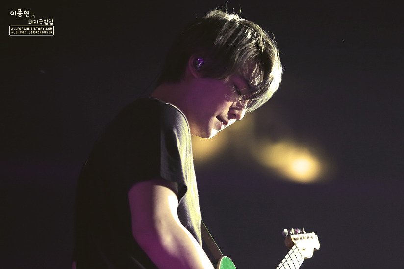kbandpics's tweet photo. Lee Jonghyun ♪ Guitarist ♪ CNBLUE https://t.co/ybRolDJlul