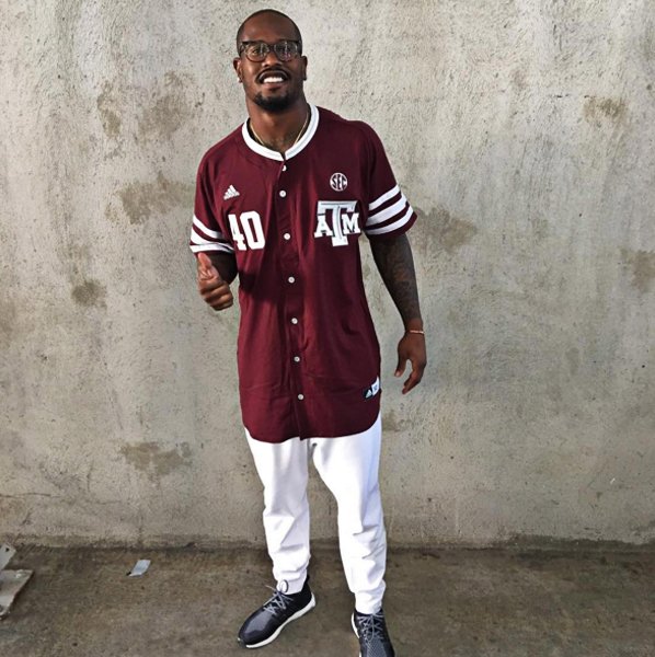 SECNetwork's tweet photo. There's a new No. 1 in college baseball.

@Millerlite40 approves. #GigEm (via VonMiller/Instagram) https://t.co/KwbGWnnc5j