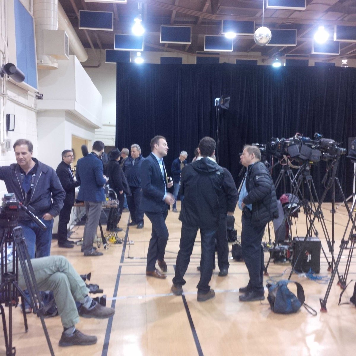 CarrieTait's tweet photo. Huh. Waiting for Prime Minister Justin Trudeau's press conf in #yyc. I'm the only woman here. #journalism https://t.co/SjmKRTo7JJ