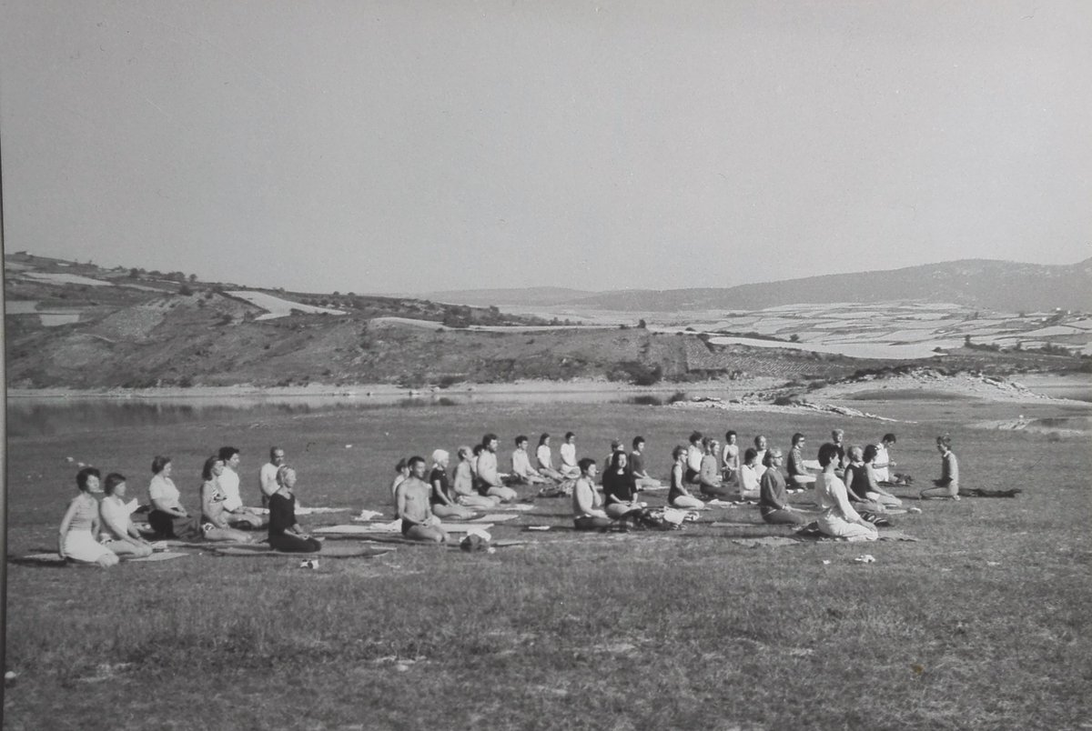 centrohlenaerts's tweet photo. Muchos maestros de yoga de todo el mundo recayeron en este lugar de Navarra. Aquí, en el Pantano de Alloz #peopleMW https://t.co/gxDyEUdIuU
