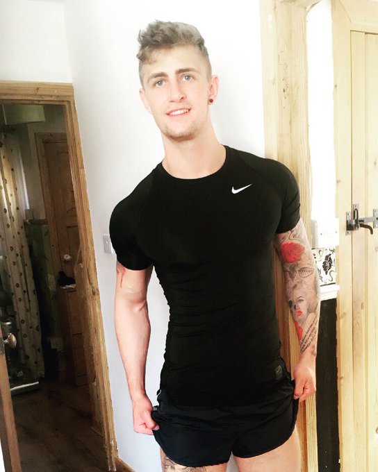 Watch Tattooed knitter's leaked NSFW photo on TwXstars