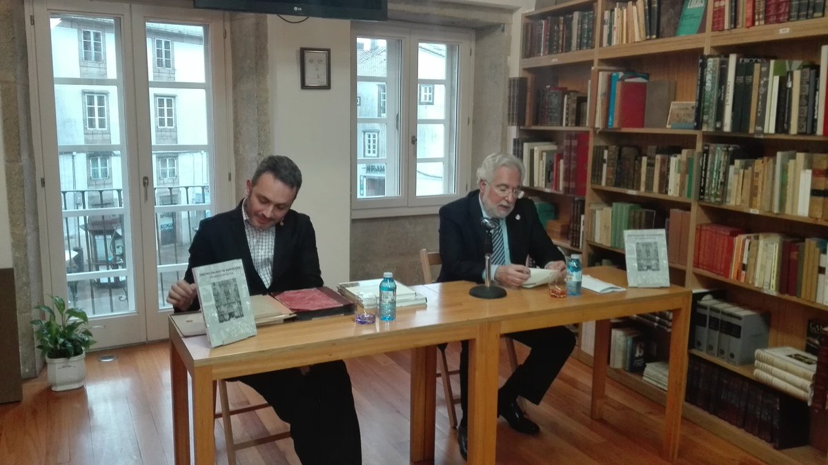 alvientooo's tweet photo. Presentación del libro de @carretinho en Santiago en Libraria Couceiro, https://t.co/WArNIFlFVY