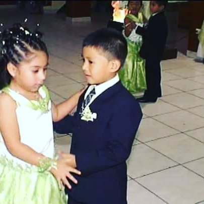 elybellmedinama's tweet photo. Bailando con su compañero sebastian #fiestadepromocion https://t.co/LPnnvGzfJz