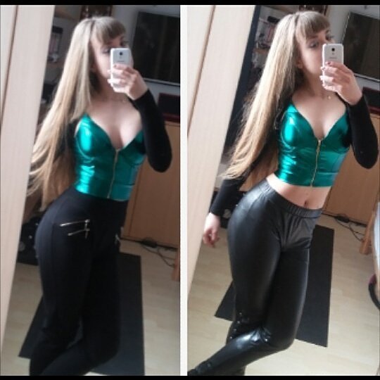 Fede_Soler_Mej's tweet photo. #outfits #black #leggins #new #croptop #green #shiny #mermaid #fairy #longhair #lastweek #beforegoingout #party #wa… https://t.co/6O4ddRdifg