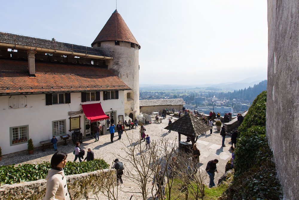 bledcastle's tweet photo. Check out #BledCastle's #events in April https://t.co/LaYFH09G98! #concert #medievalshow #gallerytower #lecture https://t.co/mT35y6p8ZI